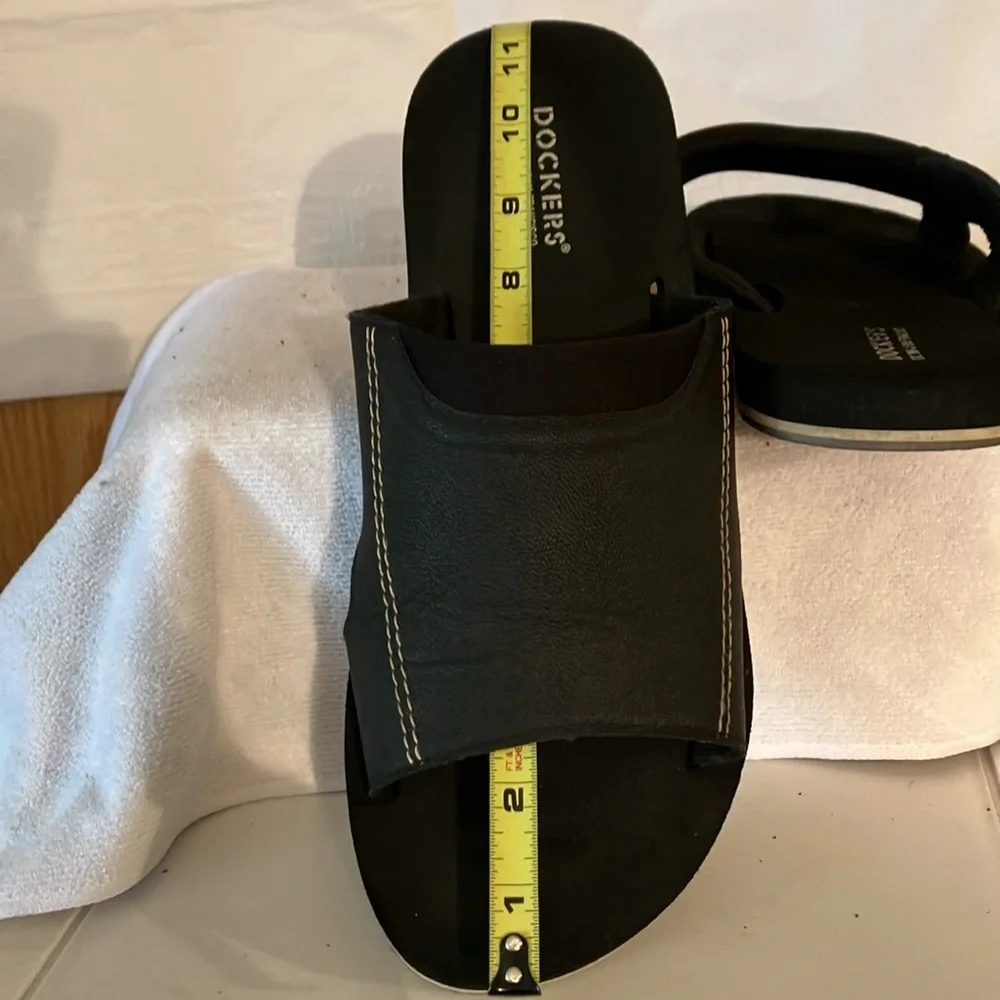 Dockers Black Men’s Faux Leather Slide Sandal Measures 11.5” as no size shown.